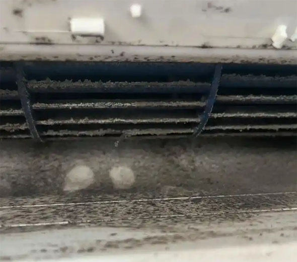 水磨沟空调吹的风有股烧焦味是怎么回事